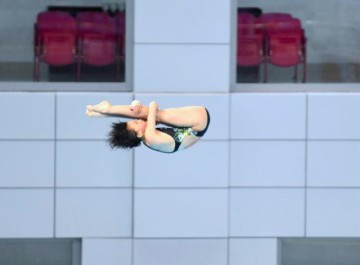 爱游戏体育科室-女子10米台陈芋汐逆转夺冠 张家齐0.55分惜败